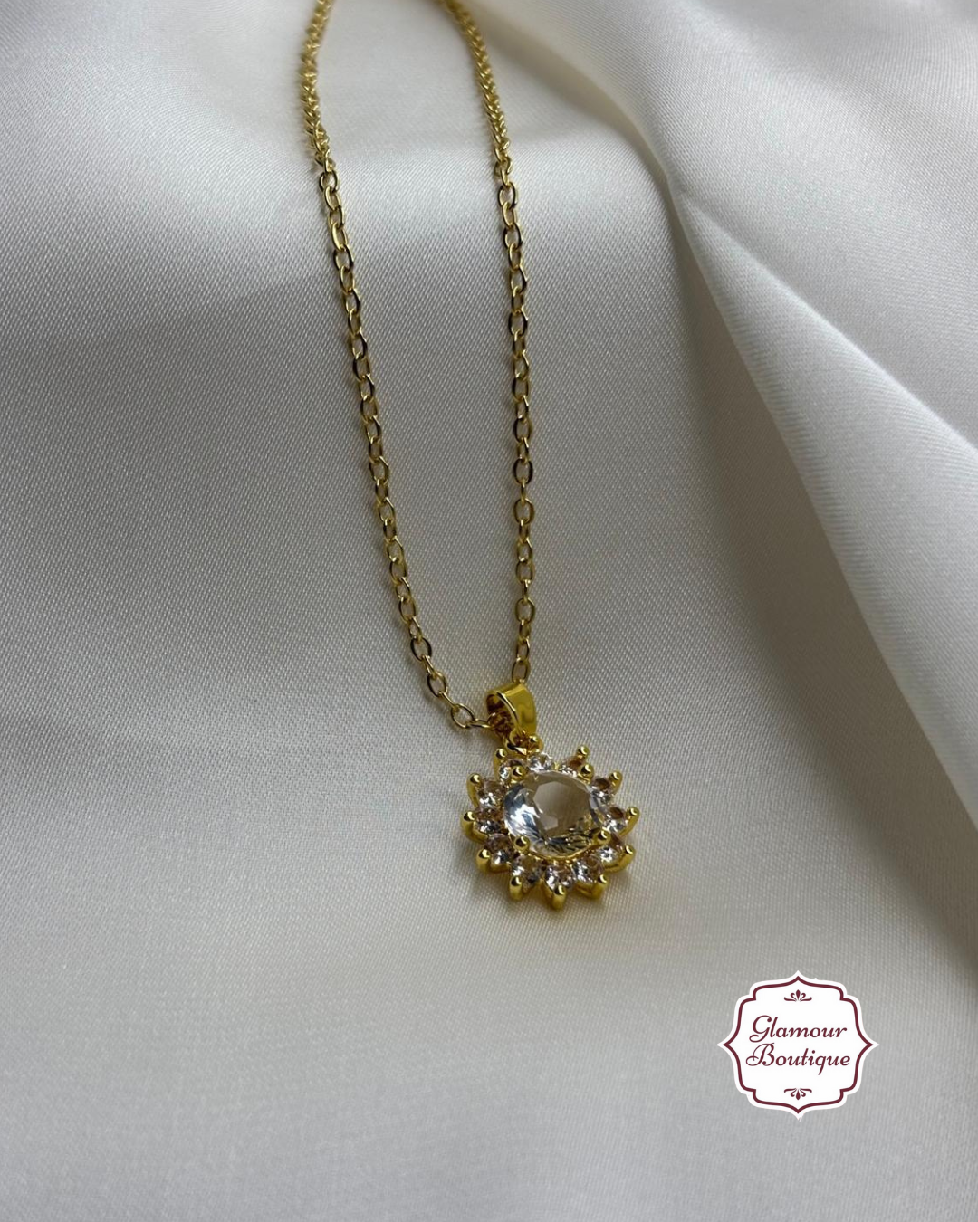 Fio dourado com pendente